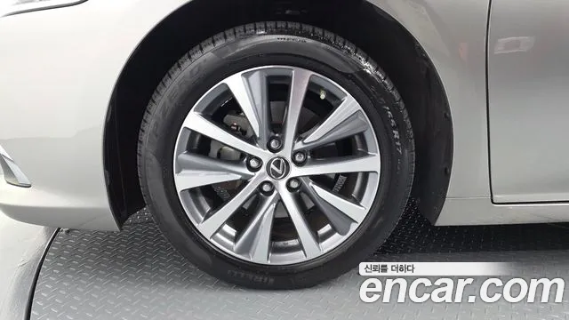 Lexus ES 2019 thumb 4