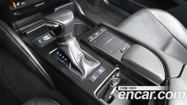 Lexus ES 2019 thumb 8
