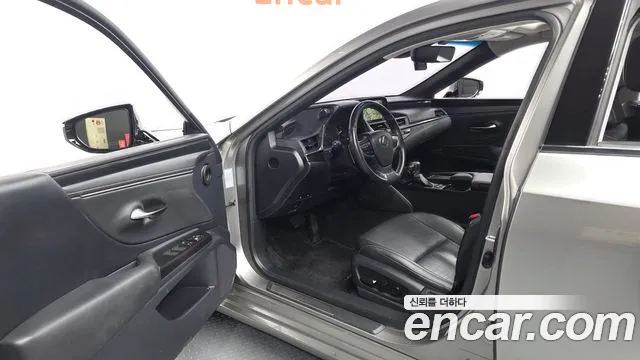 Lexus ES 2019 thumb 9