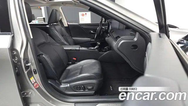 Lexus ES 2019 thumb 10
