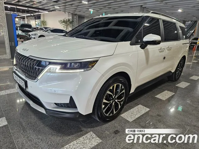 Kia Carnival 2023 thumb 2
