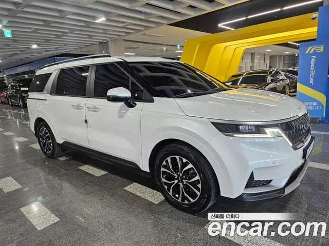 Kia Carnival 2023 thumb 3