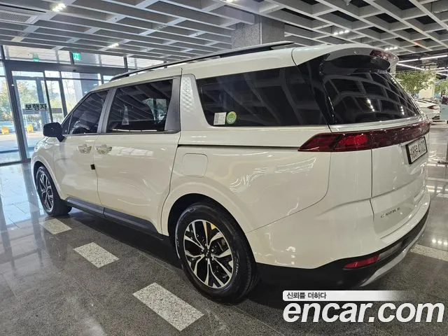 Kia Carnival 2023 thumb 4