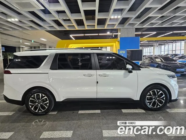 Kia Carnival 2023 thumb 6