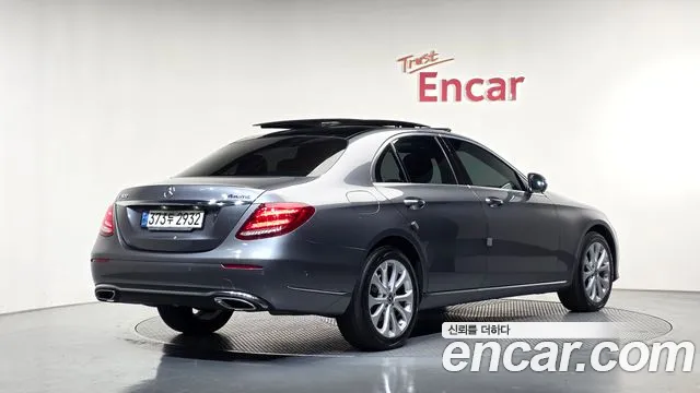 Mercedes-Benz E-Класс 2019 thumb 2