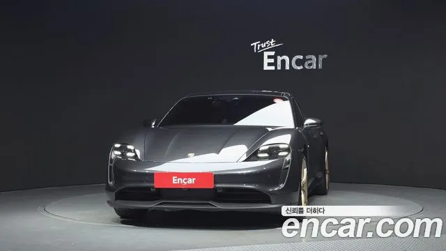Porsche Taycan 2021 thumb 3