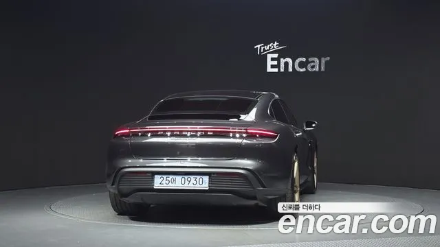Porsche Taycan 2021 thumb 4