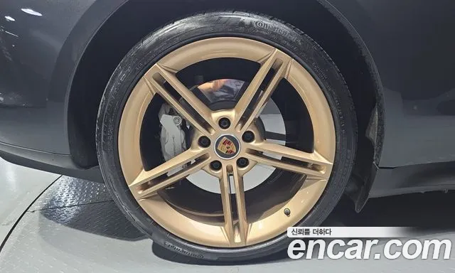 Porsche Taycan 2021 thumb 5