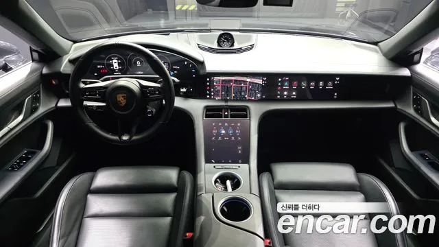 Porsche Taycan 2021 thumb 7