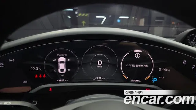 Porsche Taycan 2021 thumb 8