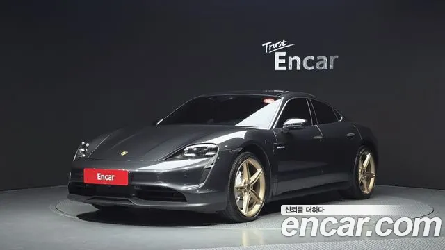 Porsche Taycan 2021 thumb 12