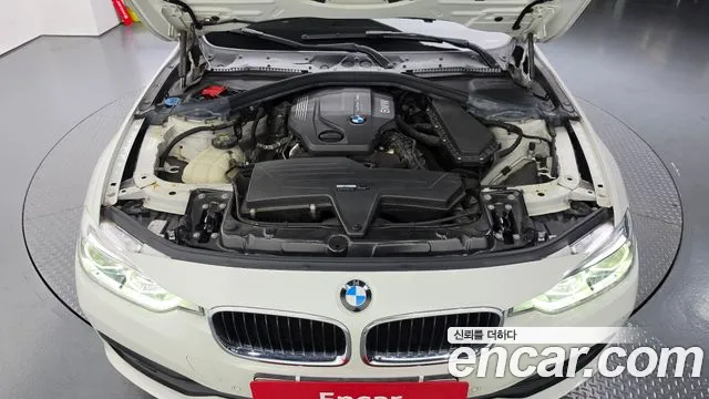 BMW 3-Series 2017 thumb 6