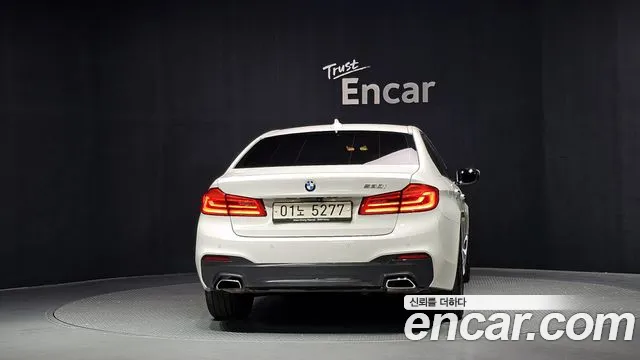 BMW 5-Series 2017 thumb 4