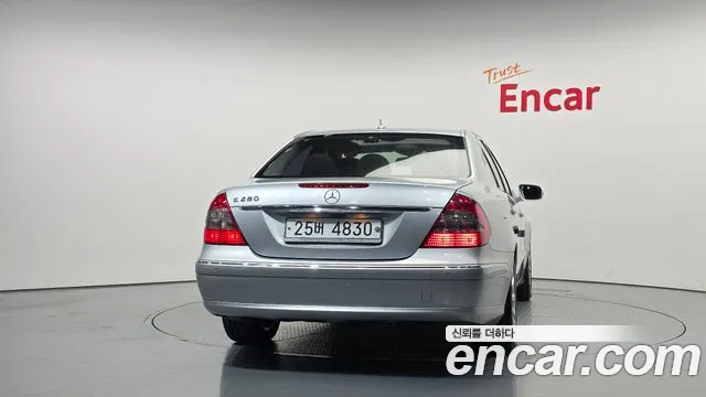 Mercedes-Benz E-Класс 2009 thumb 4
