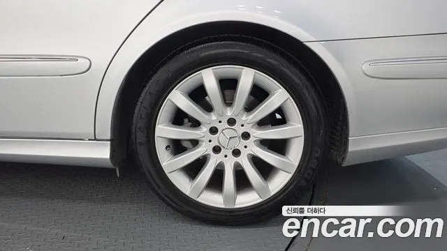 Mercedes-Benz E-Класс 2009 thumb 5
