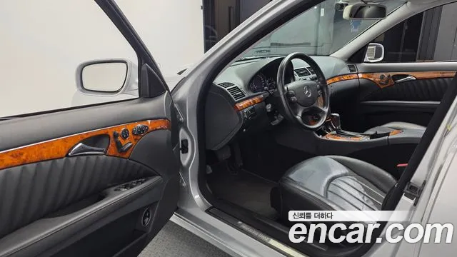Mercedes-Benz E-Класс 2009 thumb 10