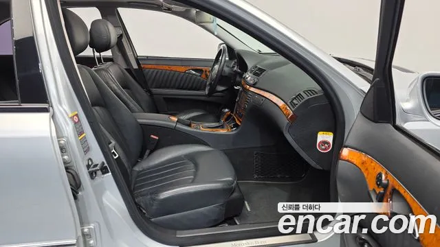 Mercedes-Benz E-Класс 2009 thumb 11