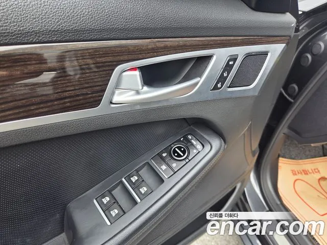 Genesis G80 2017 thumb 12