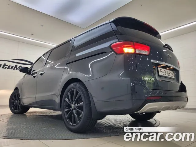 Kia Carnival 2015 thumb 2