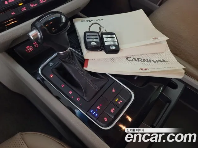 Kia Carnival 2015 thumb 9