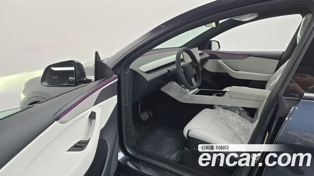 Tesla Model Y 2026 thumb 10