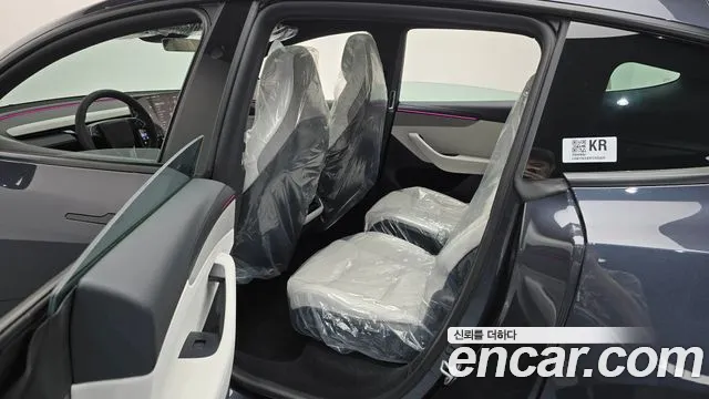Tesla Model Y 2026 thumb 11