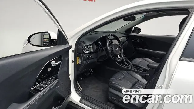Kia Niro 2016 thumb 9