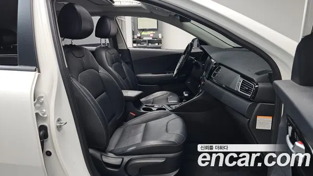 Kia Niro 2016 thumb 10
