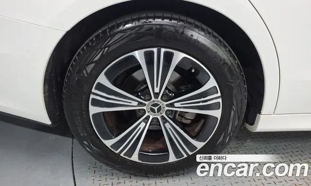 Mercedes-Benz E-Класс 2025 thumb 4