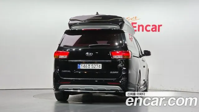 Kia Carnival 2017 thumb 4