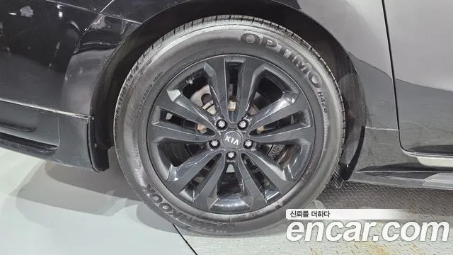 Kia Carnival 2017 thumb 5