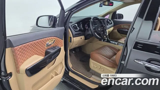 Kia Carnival 2017 thumb 10