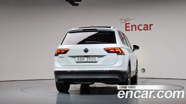 Volkswagen Tiguan 2018 thumb 4