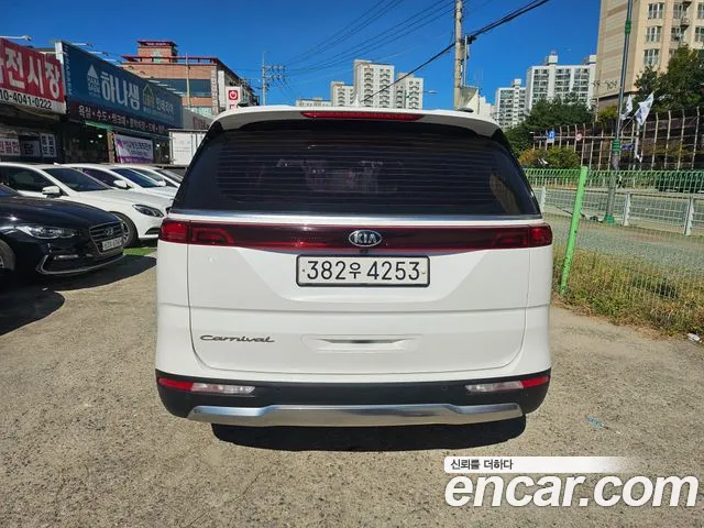 Kia Carnival 2020 thumb 4