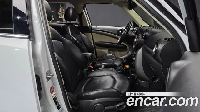 MINI Countryman 2016 thumb 11