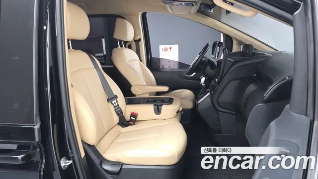 Hyundai Staria 2022 thumb 10