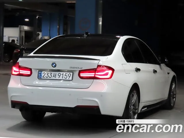BMW 3-Series 2018 thumb 2