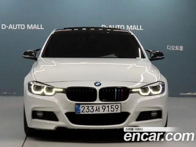 BMW 3-Series 2018 thumb 3