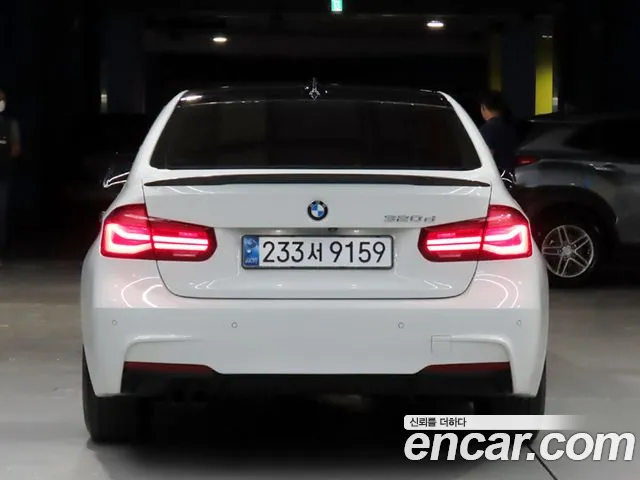 BMW 3-Series 2018 thumb 4