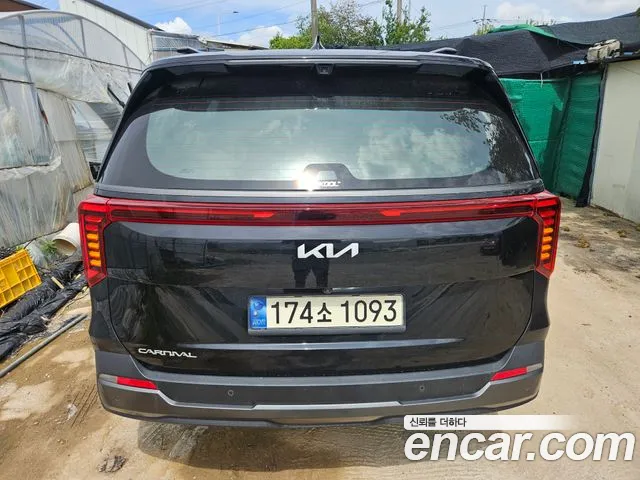 Kia Carnival 2024 thumb 3