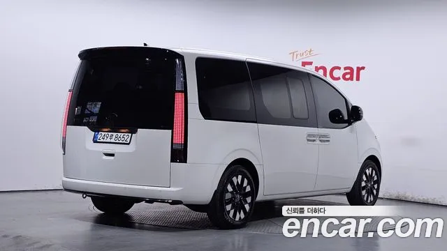 Hyundai Staria 2025 thumb 2