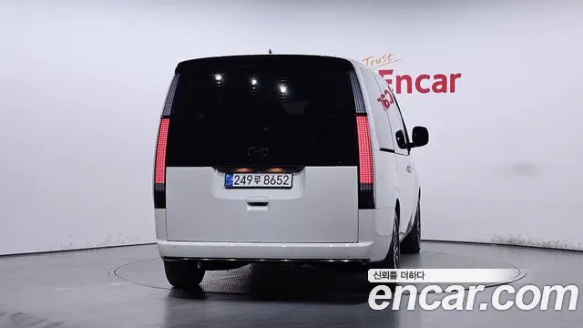 Hyundai Staria 2025 thumb 4