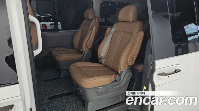 Hyundai Staria 2025 thumb 11