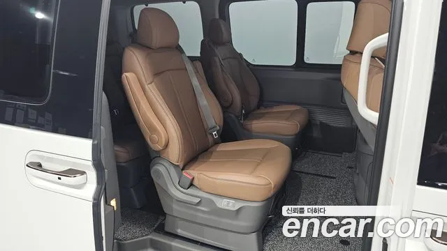 Hyundai Staria 2025 thumb 12