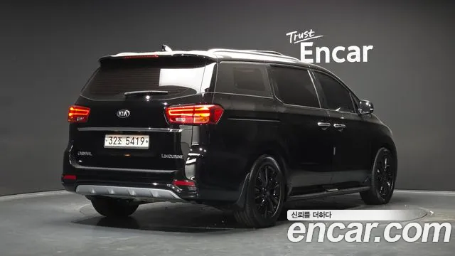 Kia Carnival 2019 thumb 2