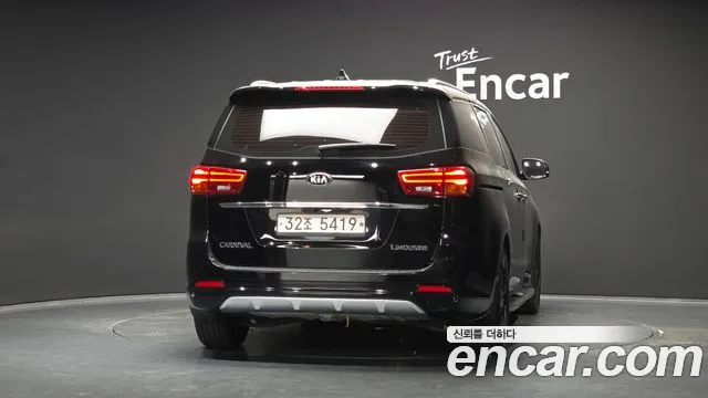 Kia Carnival 2019 thumb 4