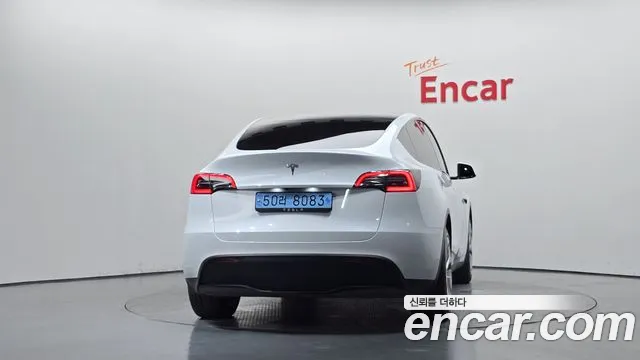 Tesla Model Y 2024 thumb 4