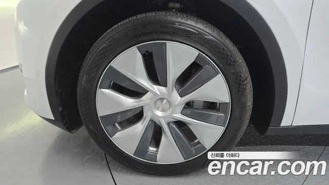 Tesla Model Y 2024 thumb 5