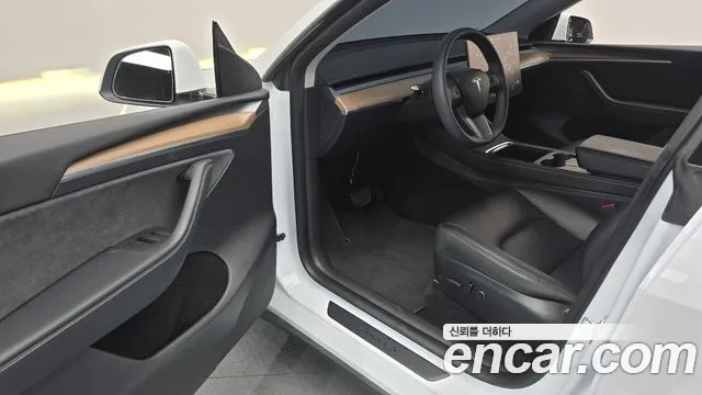 Tesla Model Y 2024 thumb 10