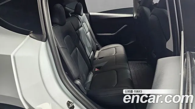 Tesla Model Y 2023 thumb 11